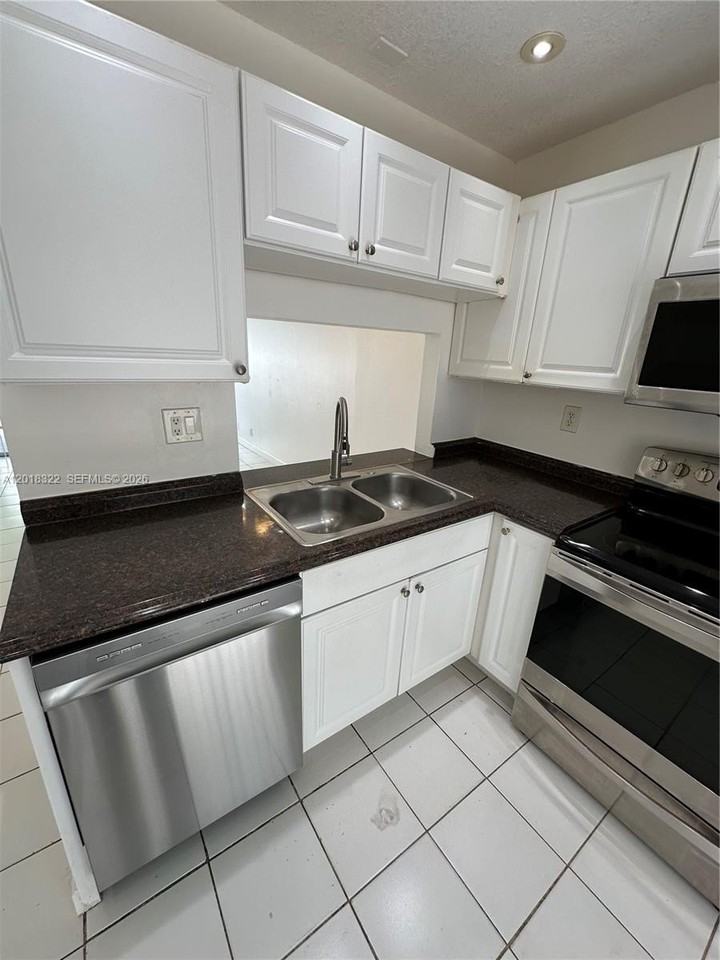 3005 Nw 5th Ter #2 - Photo 3 of 9
