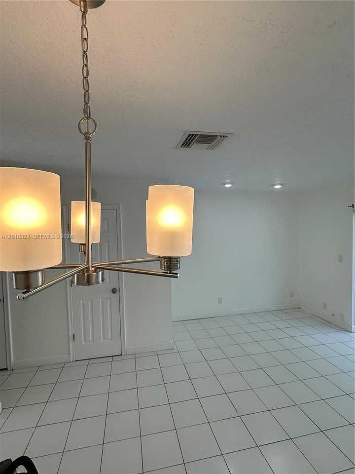 3005 Nw 5th Ter #2 - Photo 5 of 9