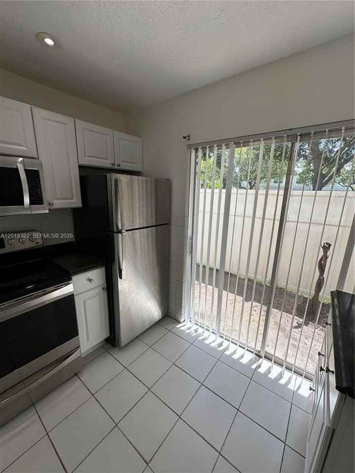 3005 Nw 5th Ter #2 - Photo 6 of 9