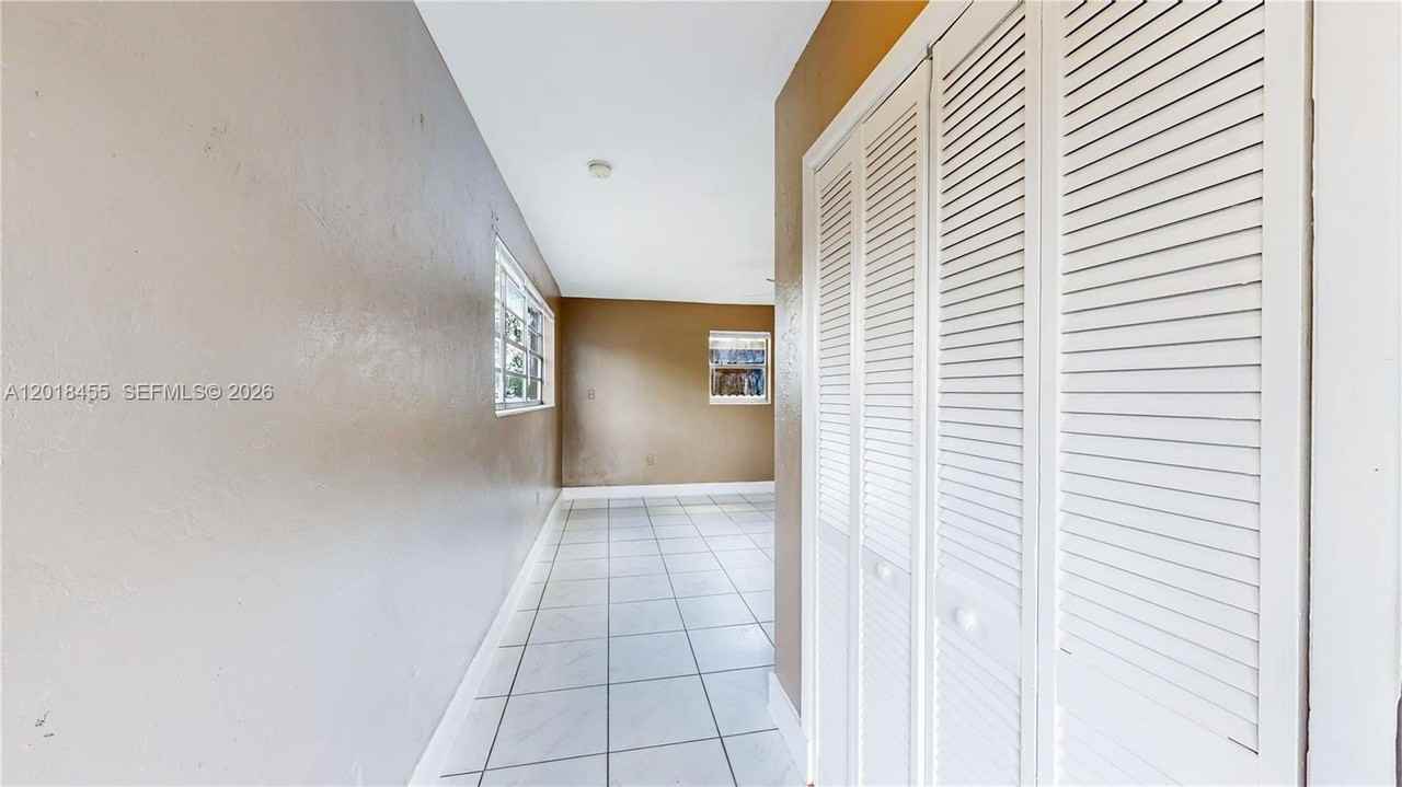 2760 Nw 58th St - Photo 4 of 42