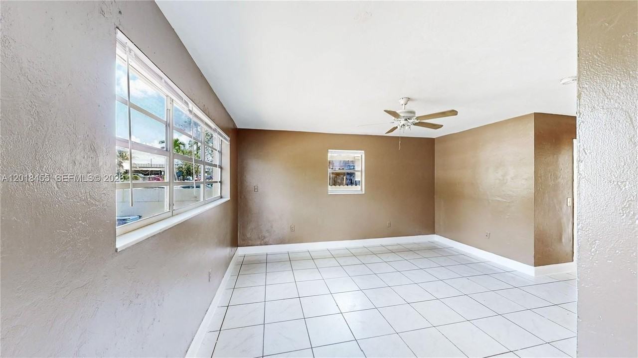2760 Nw 58th St - Photo 6 of 42