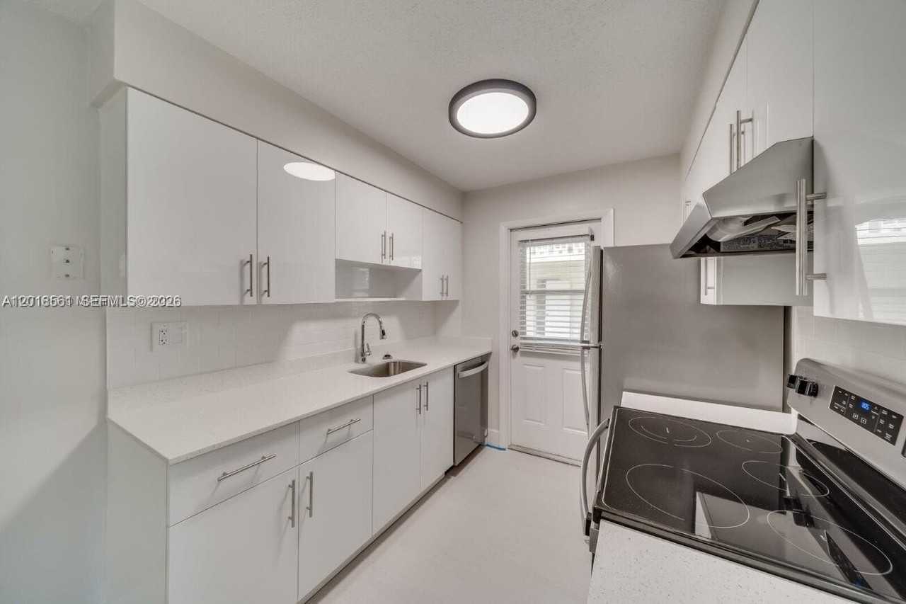 841 Sw 74th Ter #201E - Photo 2 of 10