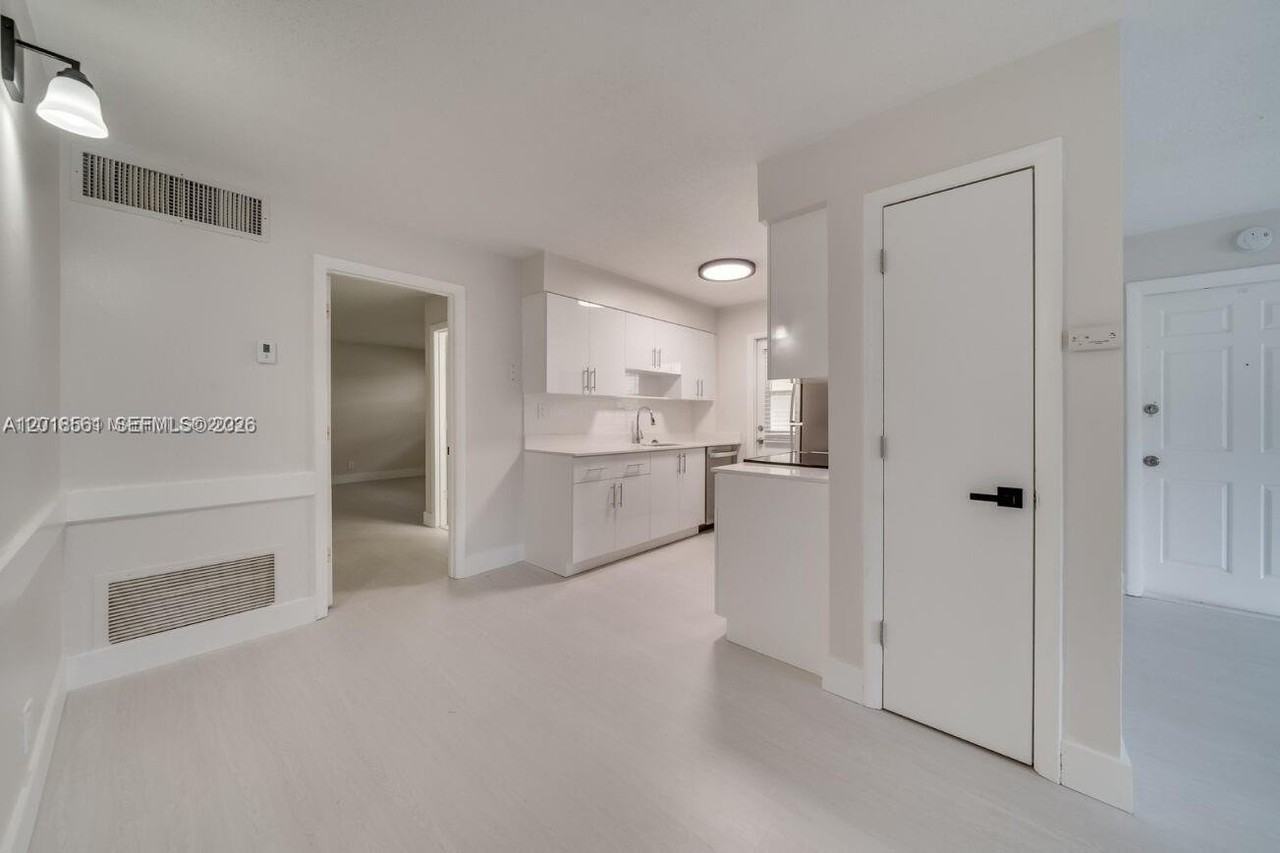 841 Sw 74th Ter #201E - Photo 4 of 10
