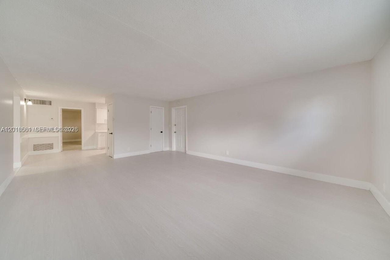 841 Sw 74th Ter #201E - Photo 5 of 10