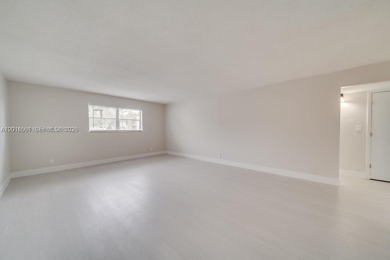 841 Sw 74th Ter #201E - Photo 6 of 10