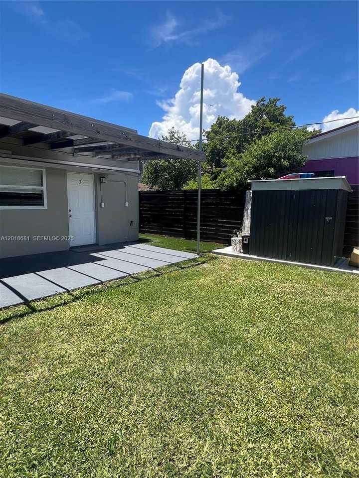 1810 Nw 34th St #3 - Photo 2 of 4