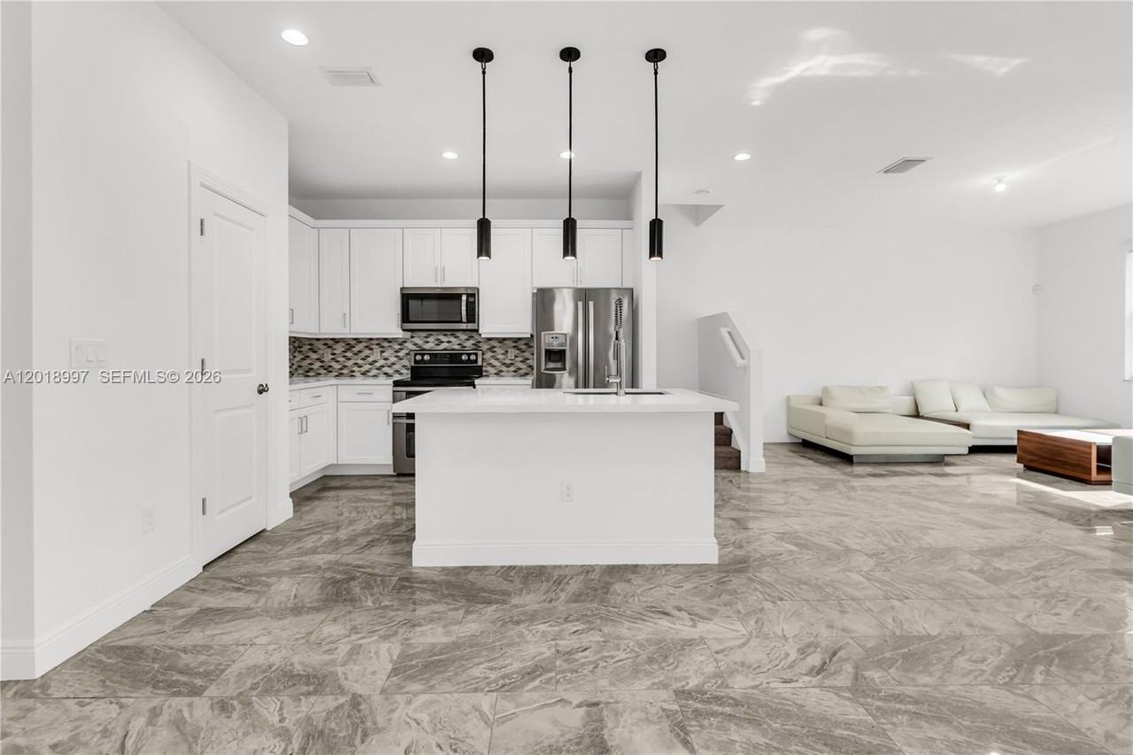 582 Parsons Way - Photo 3 of 34