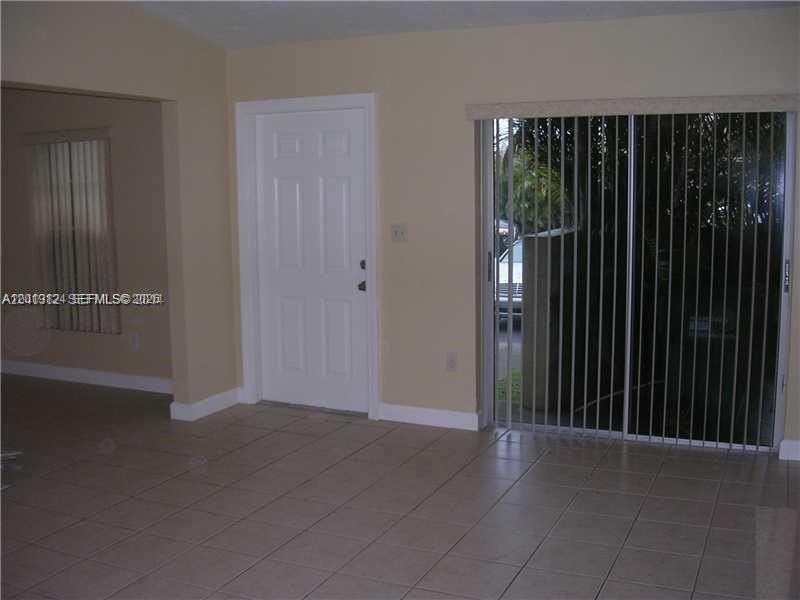 11240 Sw 122nd Pl #11240 - Photo 4 of 6