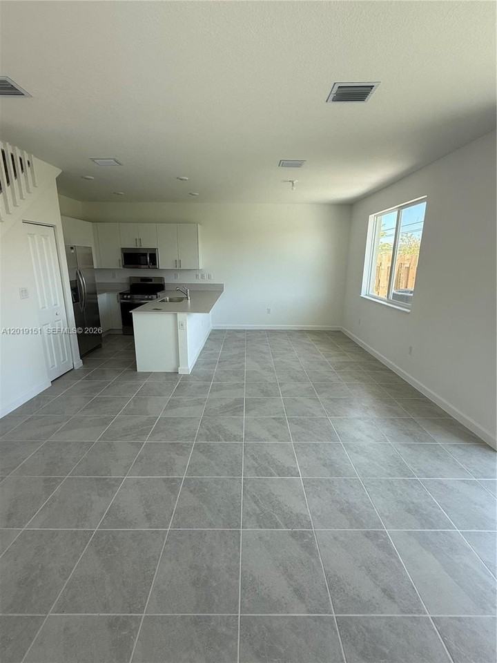 630 Se 15th St #630 - Photo 3 of 32
