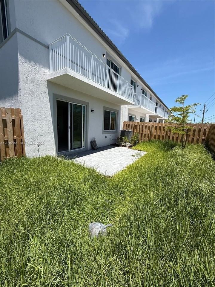 630 Se 15th St #630 - Photo 7 of 32