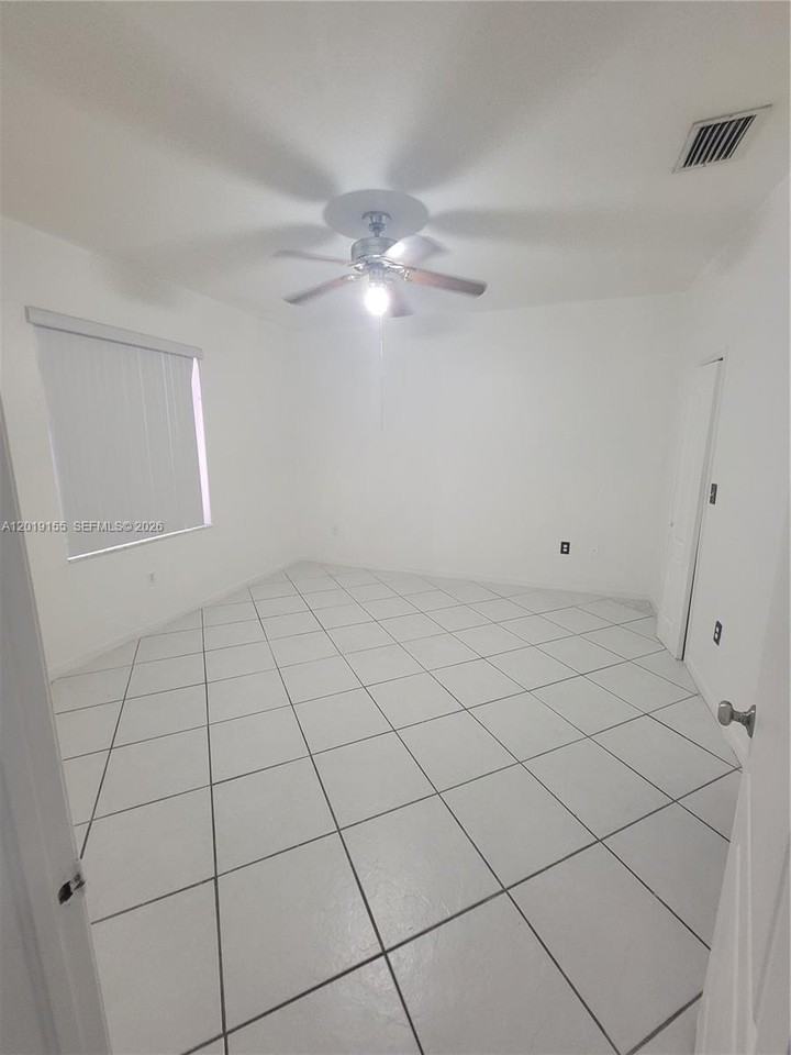 15257 Sw 138th Ct - Photo 4 of 18