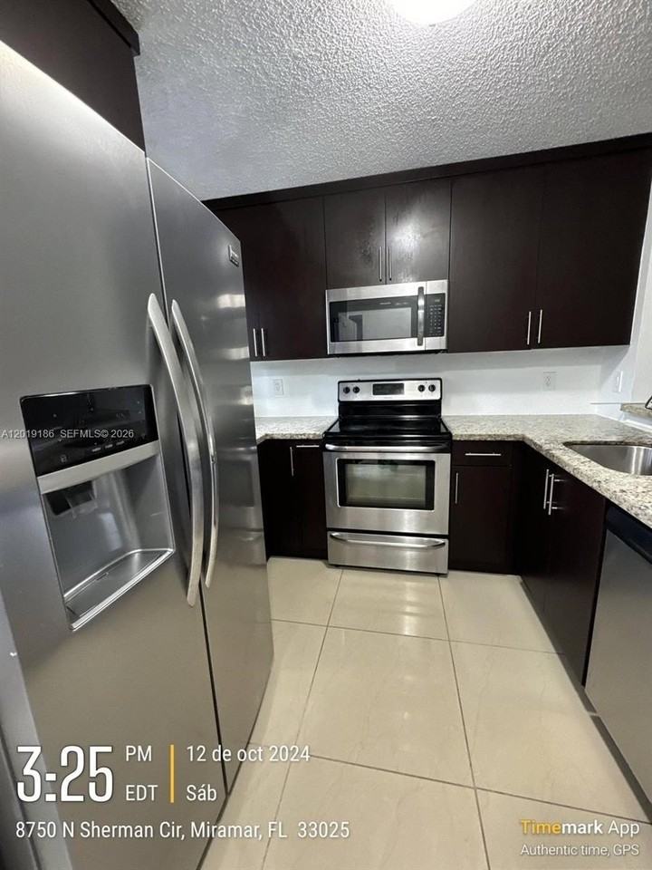 8730 N Sherman Cir #302 - Photo 4 of 14