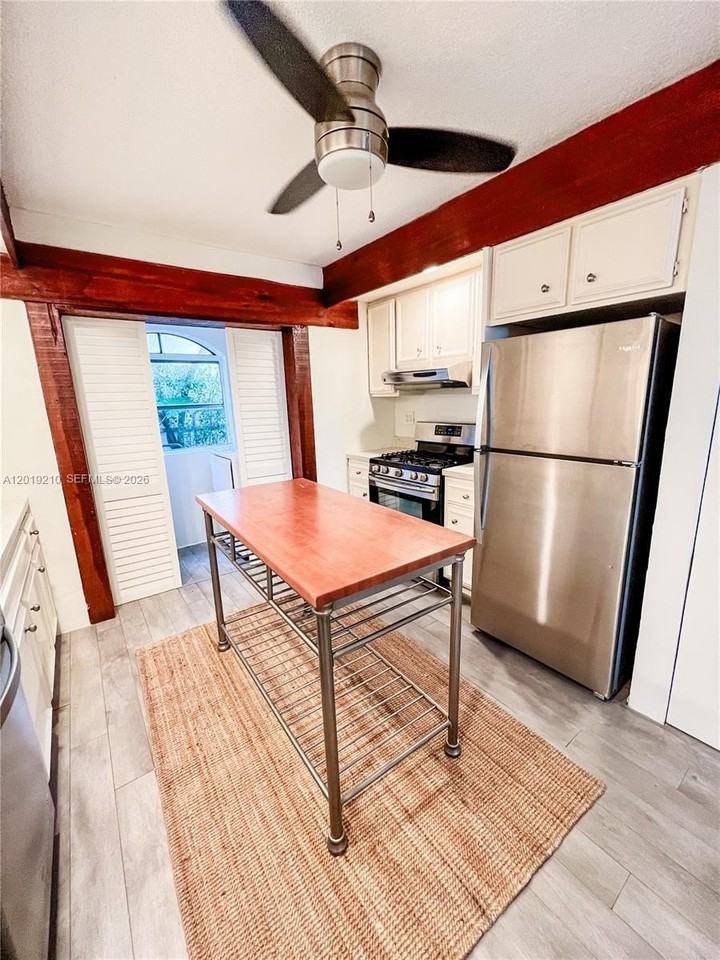 320 W 55th St #1 - Photo 5 of 13