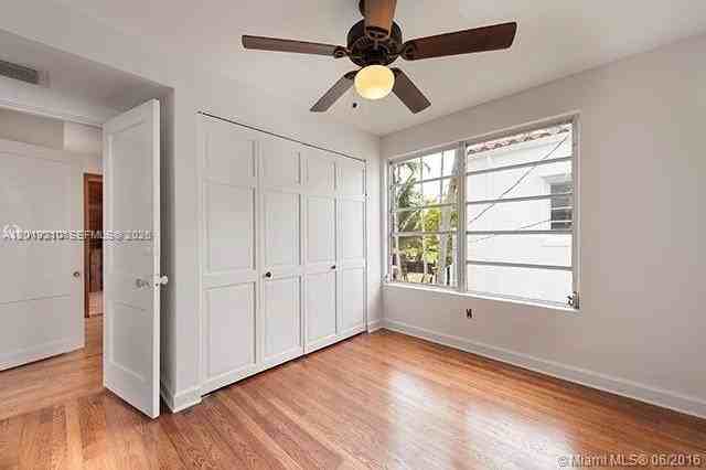 320 W 55th St #1 - Photo 7 of 13
