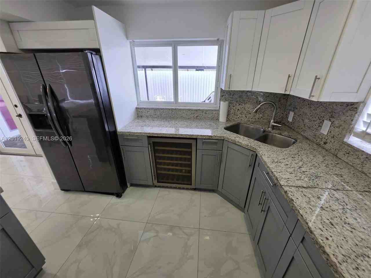 6370 Fletcher St - Photo 5 of 29