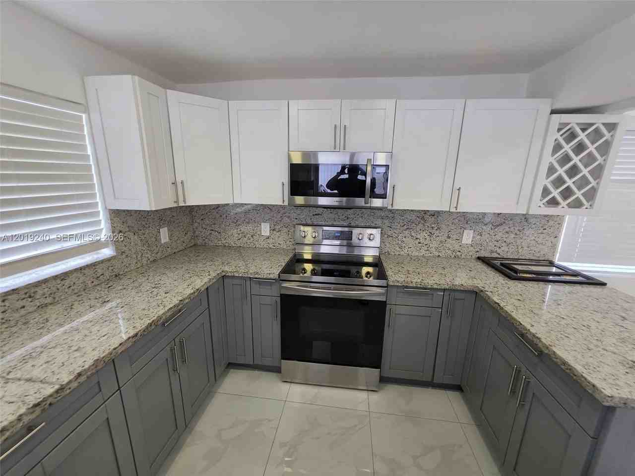 6370 Fletcher St - Photo 6 of 29