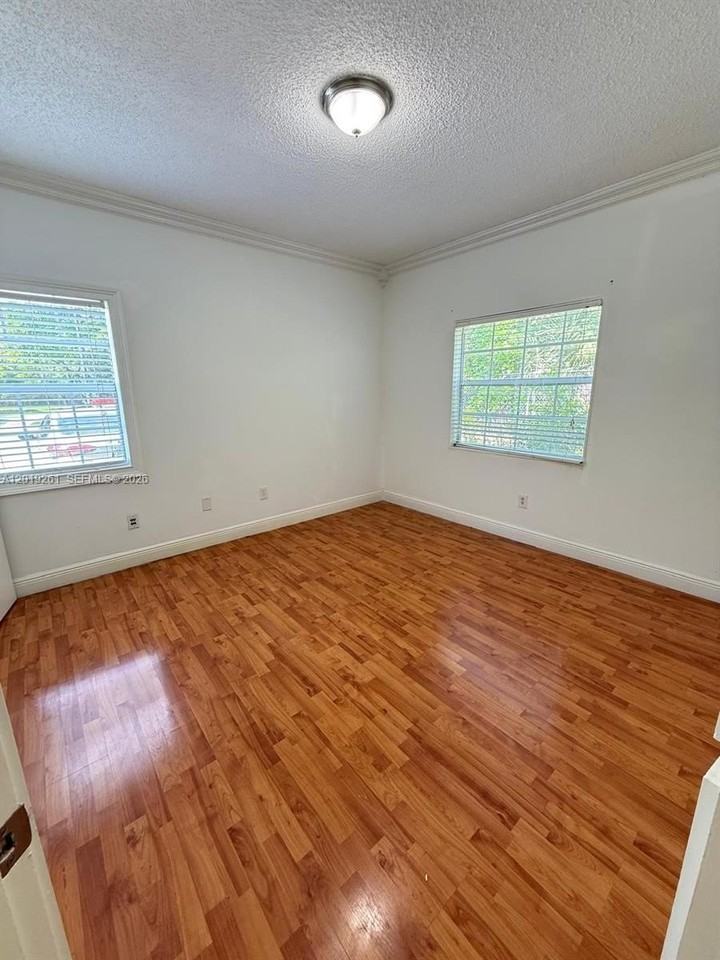 18328 Nw 68th Ave #N - Photo 7 of 9