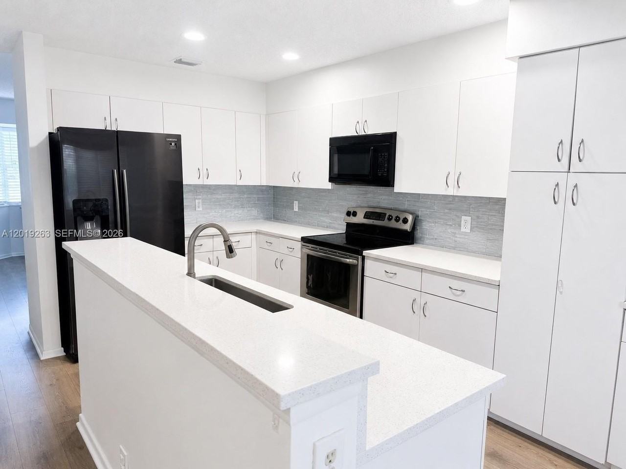 11461 Lakeview Dr #8A - Photo 2 of 25