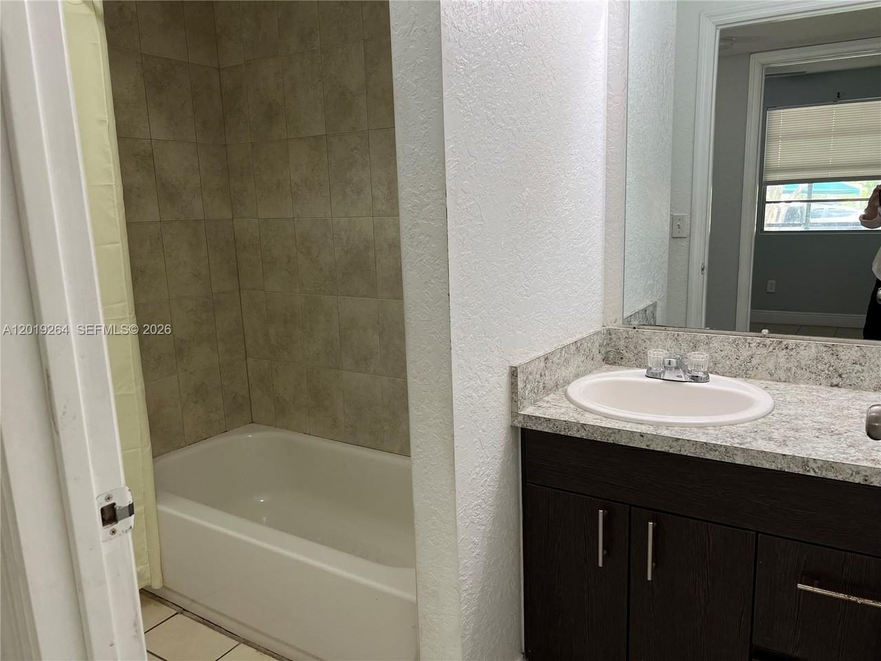 1237 Sw 46th Ave #801 - Photo 2 of 8