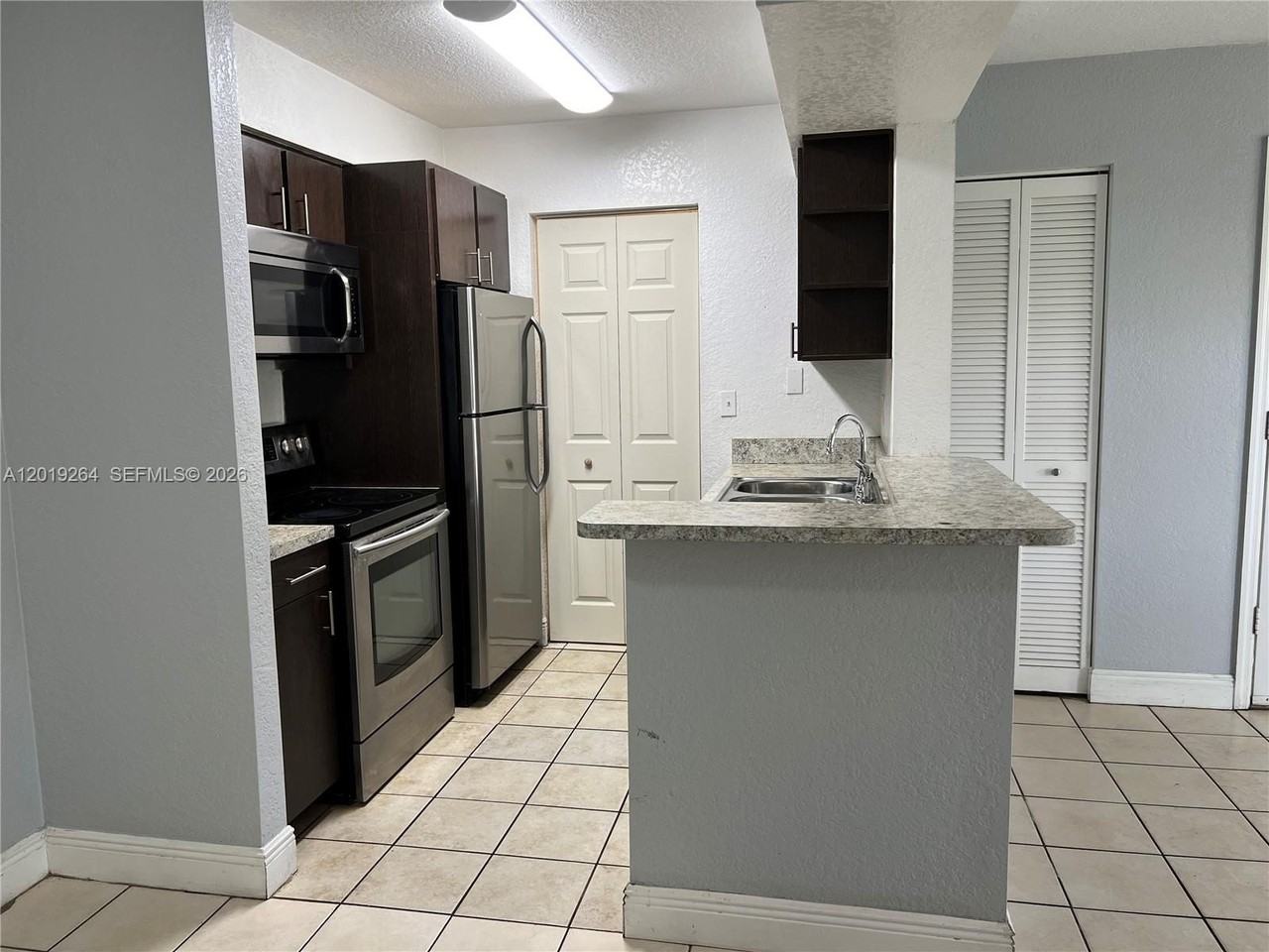 1237 Sw 46th Ave #801 - Photo 5 of 8