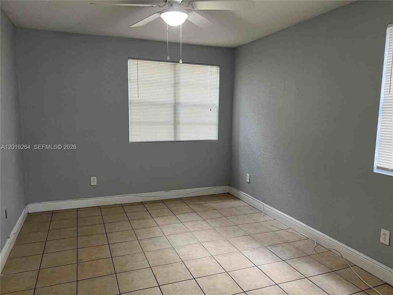 1237 Sw 46th Ave #801 - Photo 7 of 8