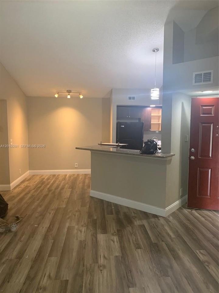 701 Vista Isles Dr #1624 - Photo 2 of 10