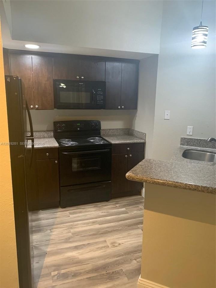 701 Vista Isles Dr #1624 - Photo 5 of 10