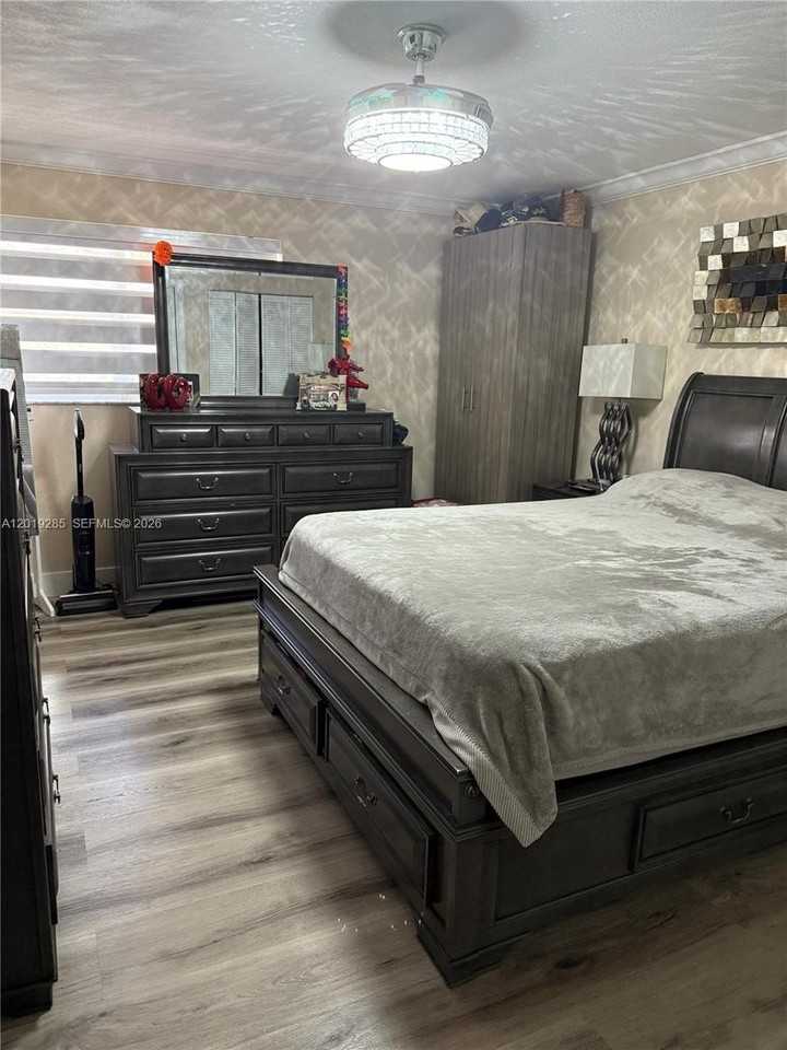 1310 W 42nd St #1310 - Photo 6 of 10