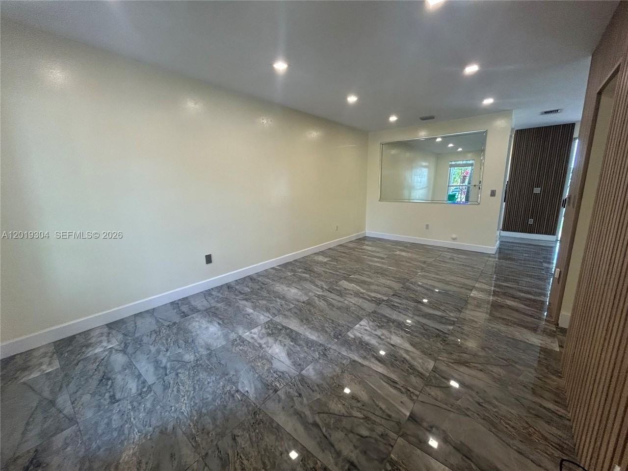 254 Riverwalk Cir - Photo 3 of 24