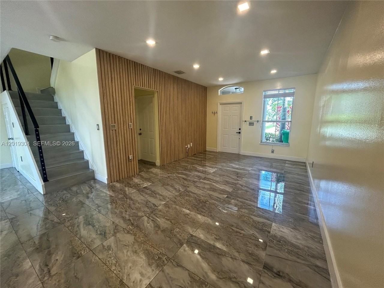 254 Riverwalk Cir - Photo 4 of 24