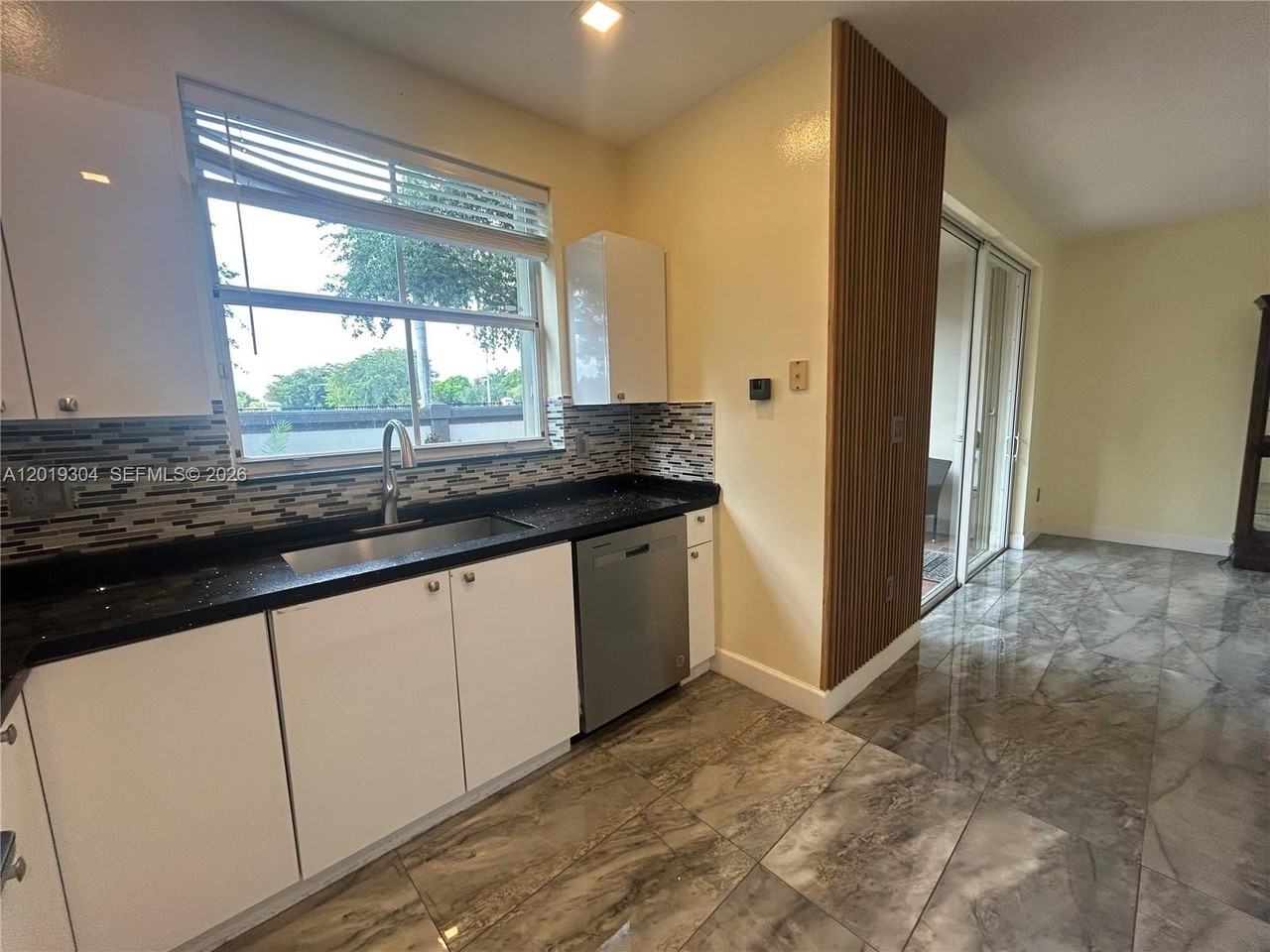 254 Riverwalk Cir - Photo 6 of 24