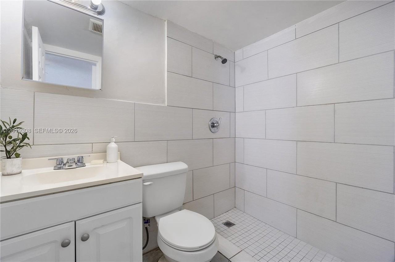 332 Sw 3rd St #12 - Photo 5 of 8