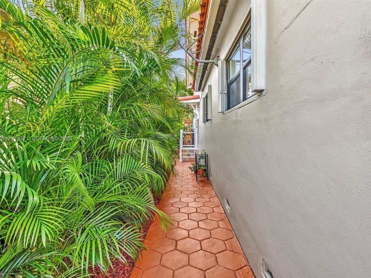 6460 Sw 2nd St #1 - Photo 4 of 25