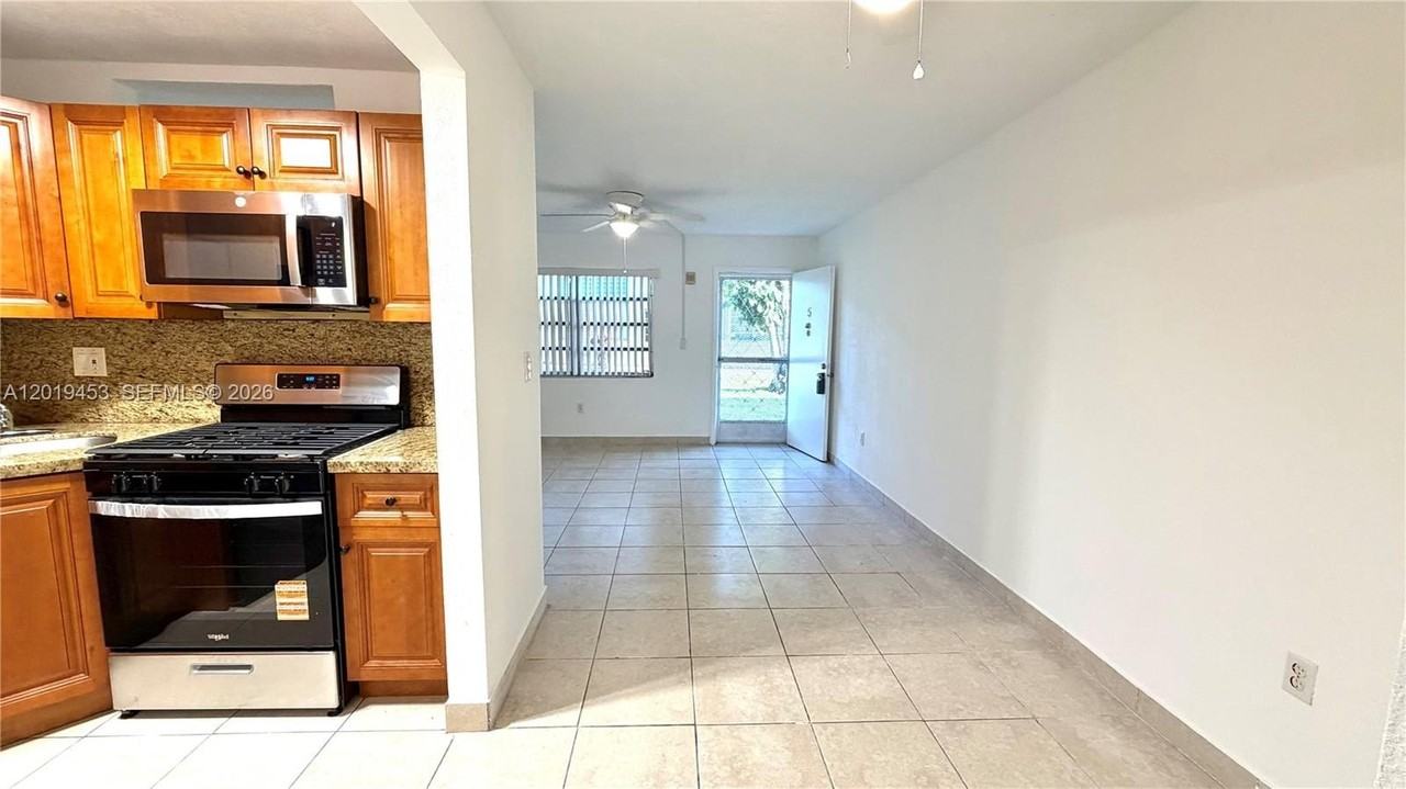 20230 Ne 2nd Ave #U5 - Photo 4 of 13