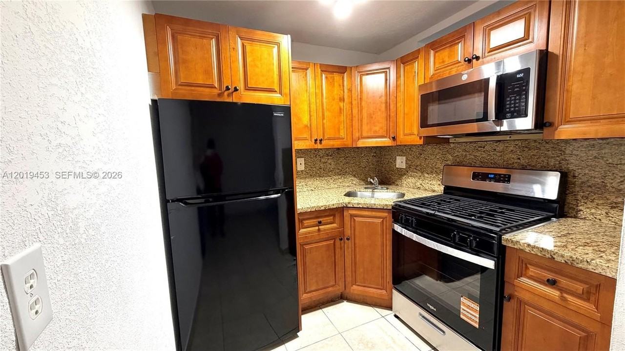 20230 Ne 2nd Ave #U5 - Photo 5 of 13