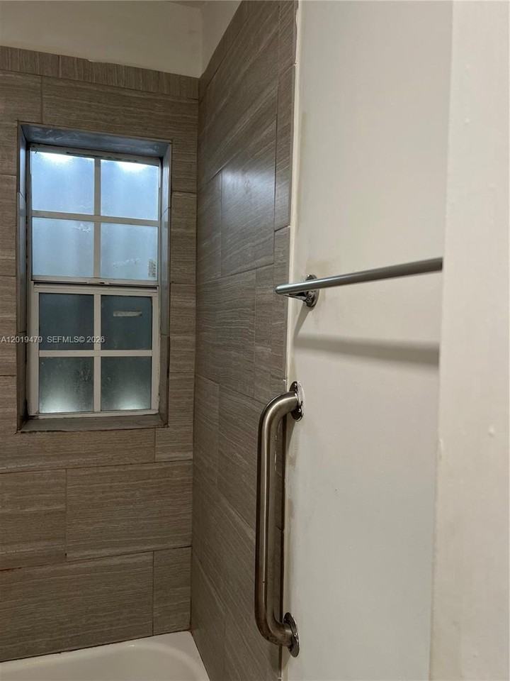 1851 Nw 51st Ter - Photo 6 of 10