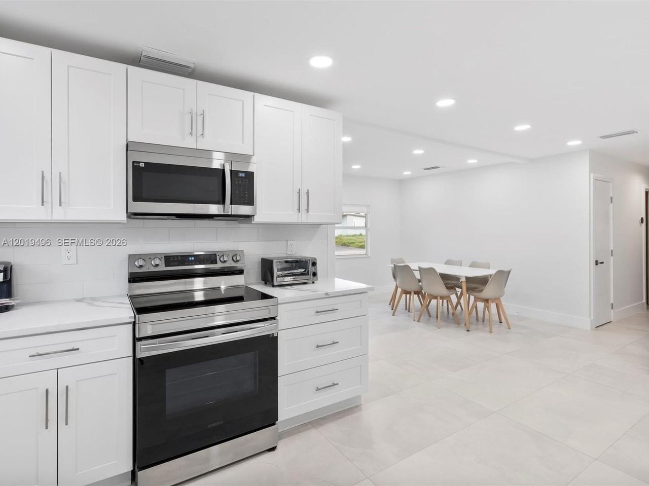 5731 Sw 54th Ter - Photo 6 of 19