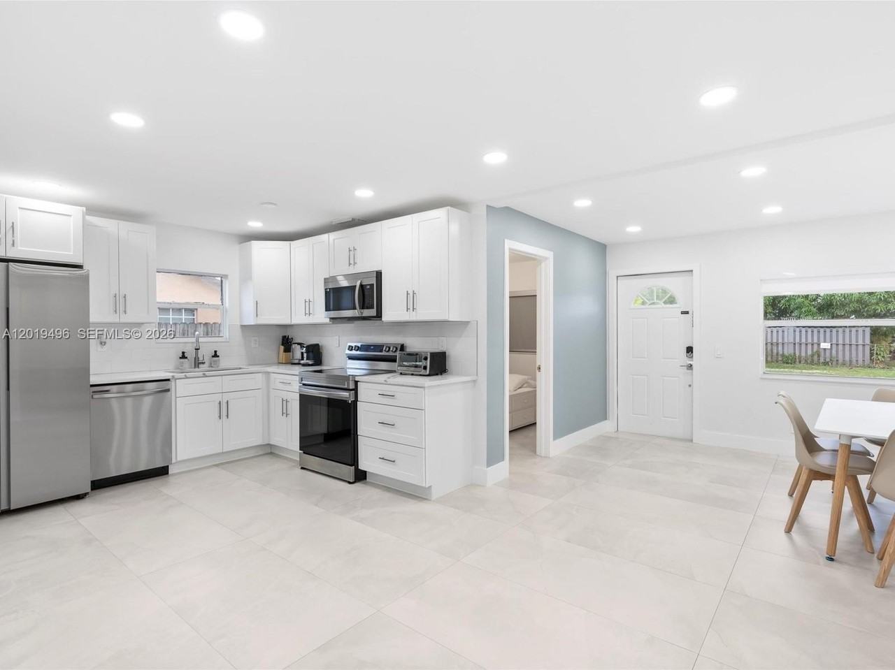 5731 Sw 54th Ter - Photo 7 of 19