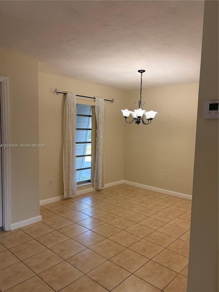 18225 Sw 94th Ave - Photo 5 of 15