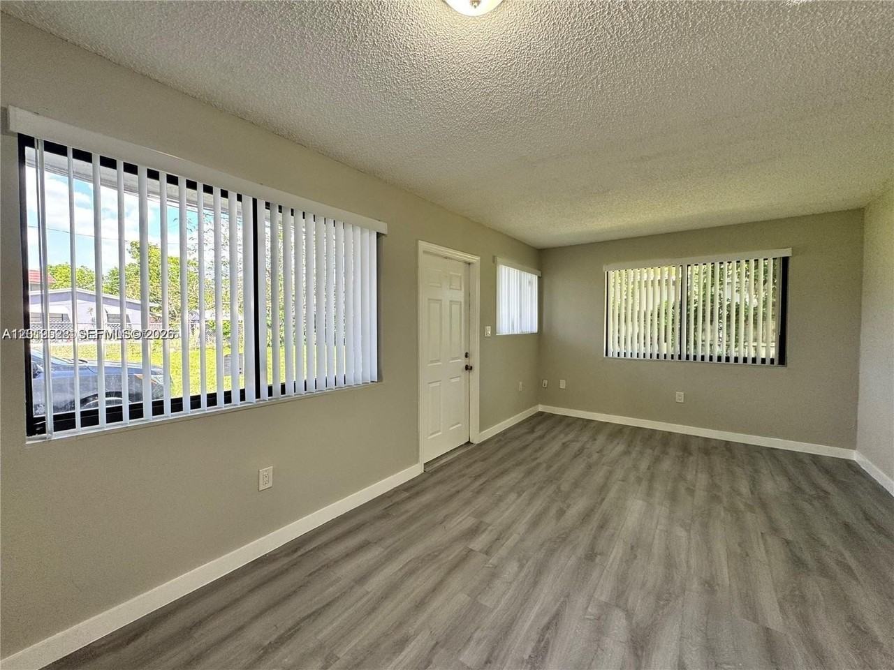 2237 Taylor St #6B - Photo 2 of 11