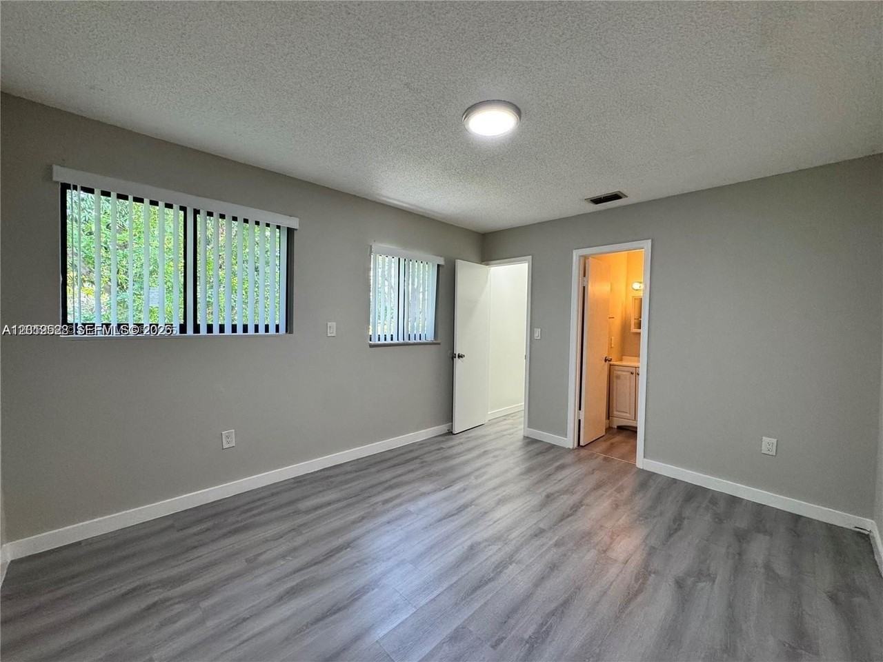 2237 Taylor St #6B - Photo 4 of 11