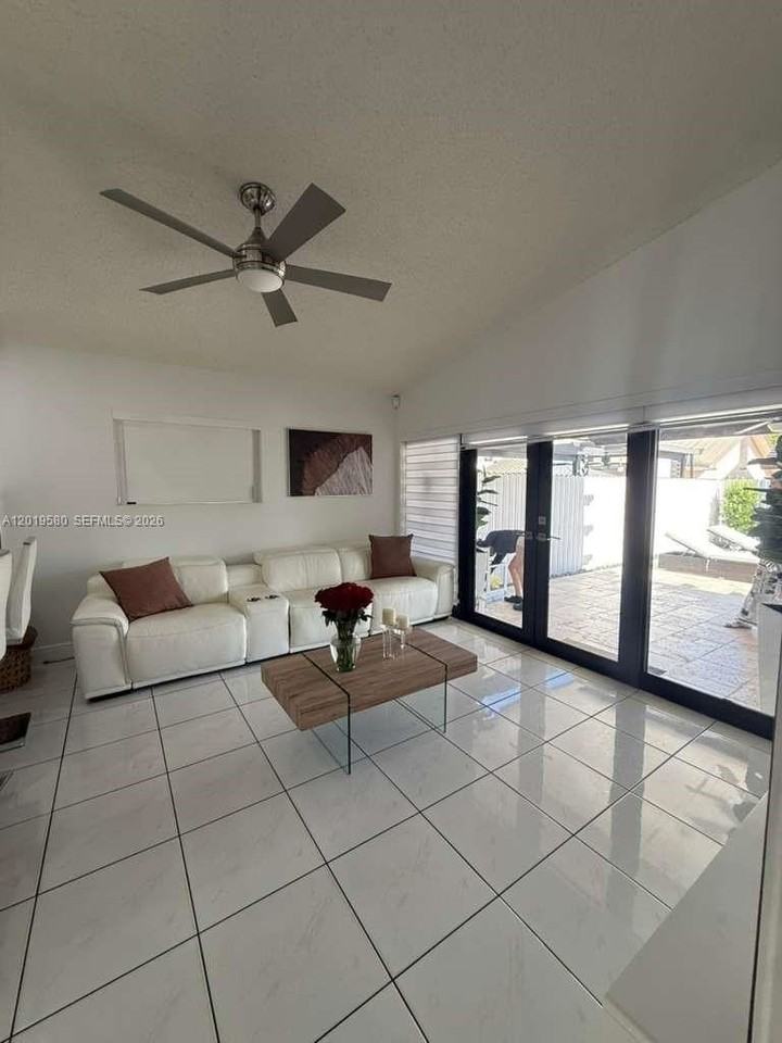 13818 Sw 157th Ter - Photo 5 of 16