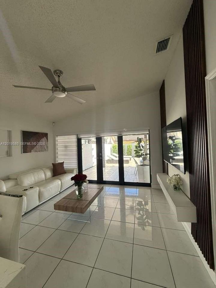 13818 Sw 157th Ter - Photo 6 of 16
