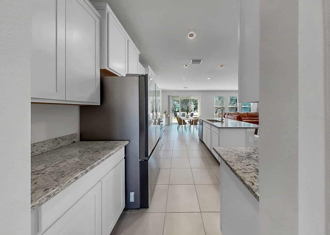 16454 Woodside Gln - Photo 4 of 49
