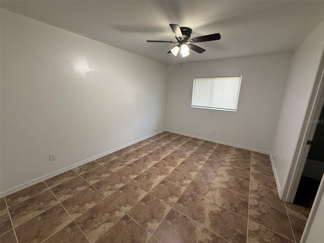 2723 Yacolt Ave - Photo 7 of 11