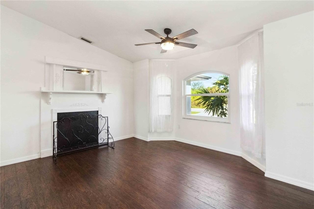 23261 Lehigh Ave - Photo 6 of 25