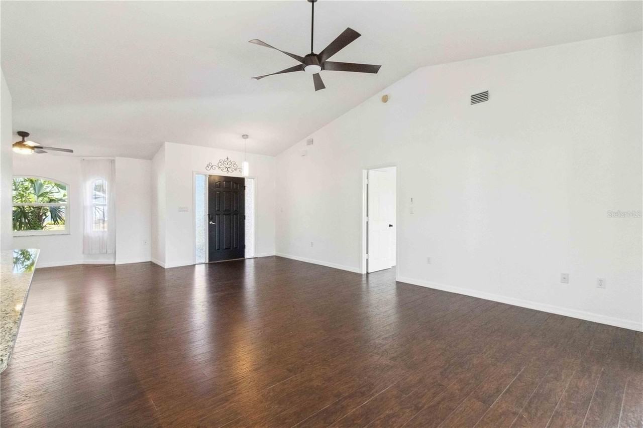 23261 Lehigh Ave - Photo 7 of 25