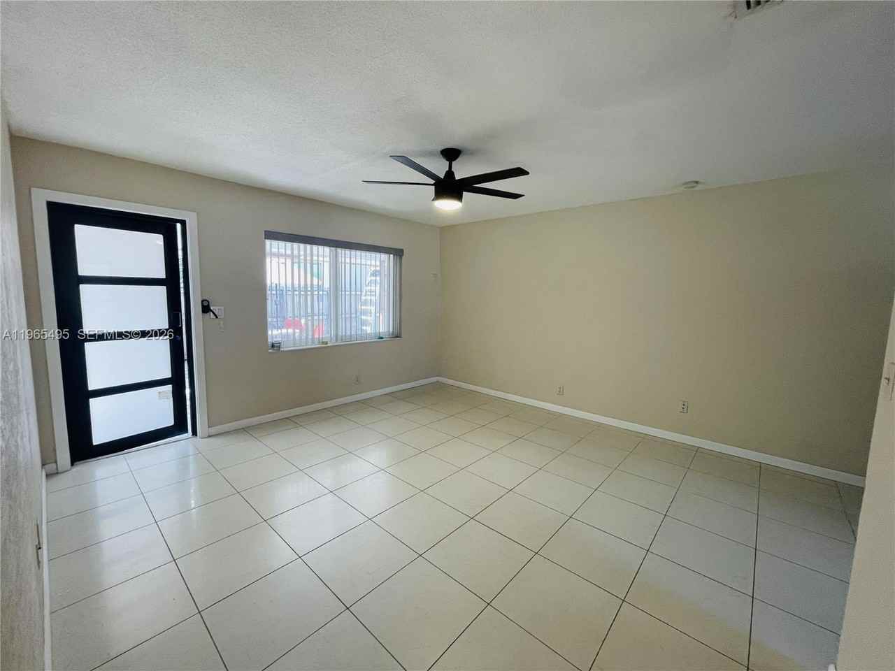 1305 Ne 2nd Ave - Photo 3 of 8