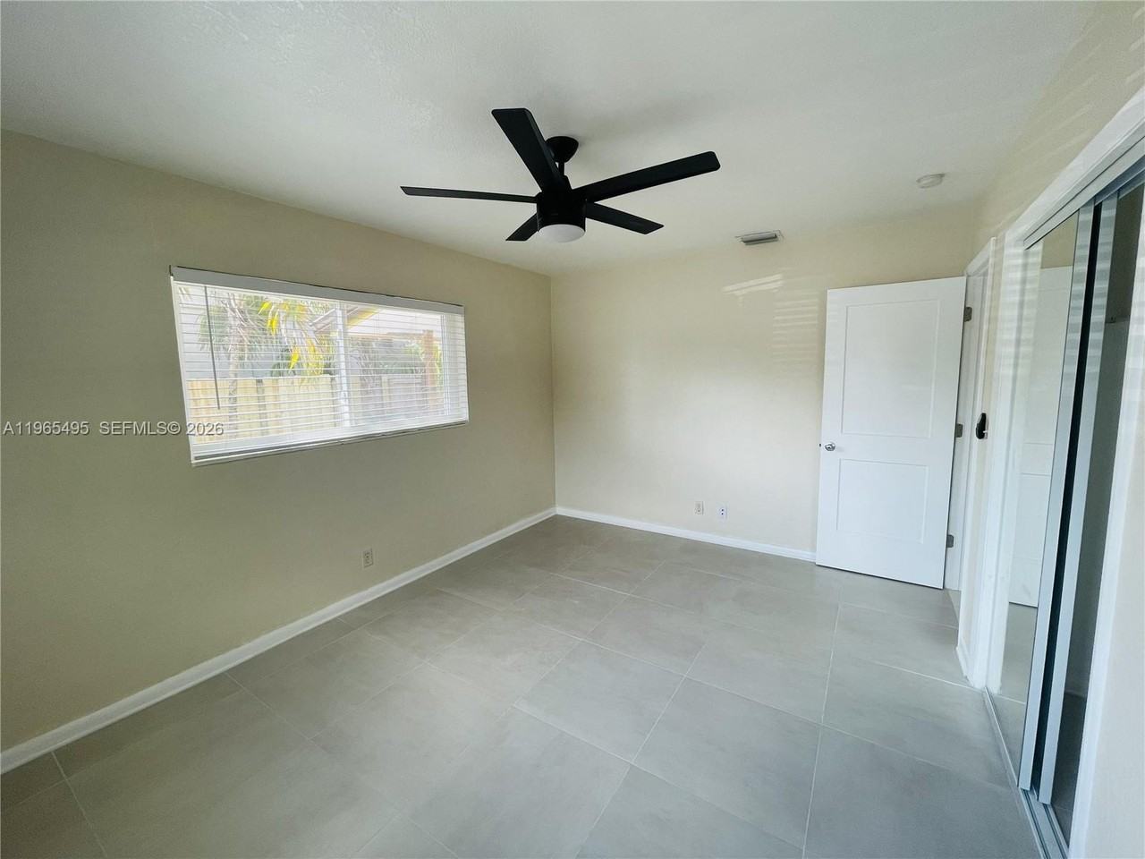 1305 Ne 2nd Ave - Photo 6 of 8