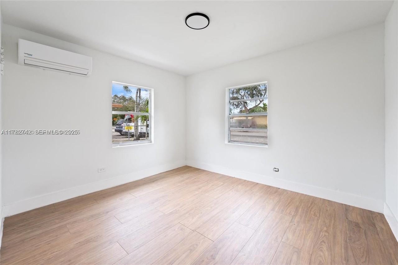417 Nw 15th Ave - Photo 5 of 8
